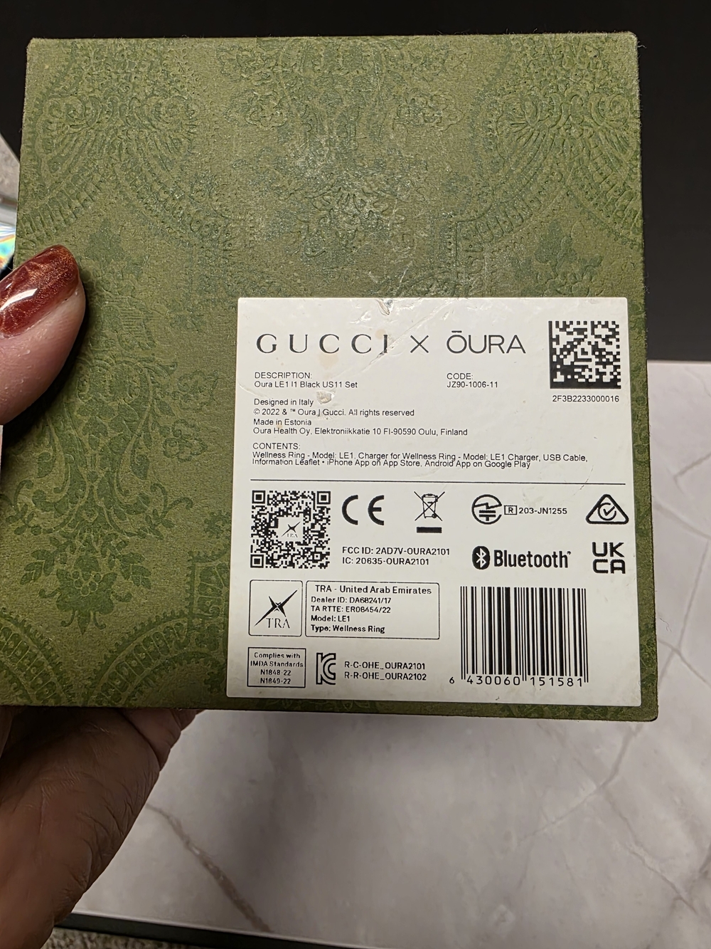 Gucci X Ōura Ring In Black And Gold - Picture 7 of 11